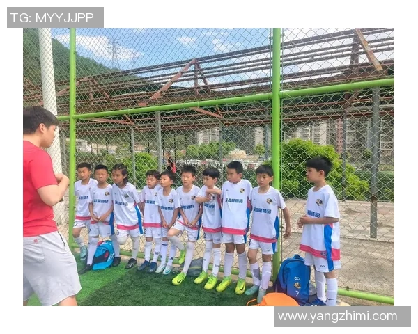 足球明星队服风采大赏 聚焦顶级球员的独特球场风格与个人魅力